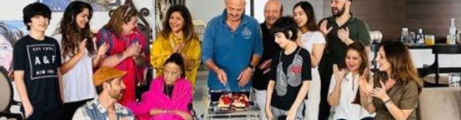 Hrithik Roshan Celebrates Dad, Rakesh Roshan’s 71St Birthday With Family