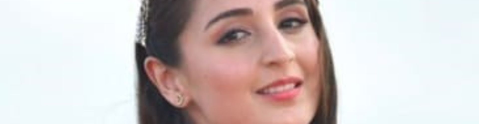 Dhvani Bhanushali performs on the hits of 2020 at 13th Smule Mirchi Music Awards