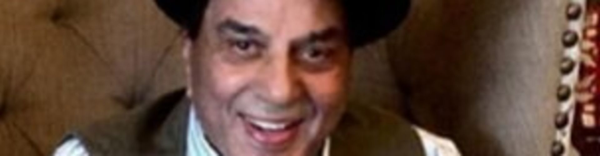 Dharmendra Flaunts His Singing Talent